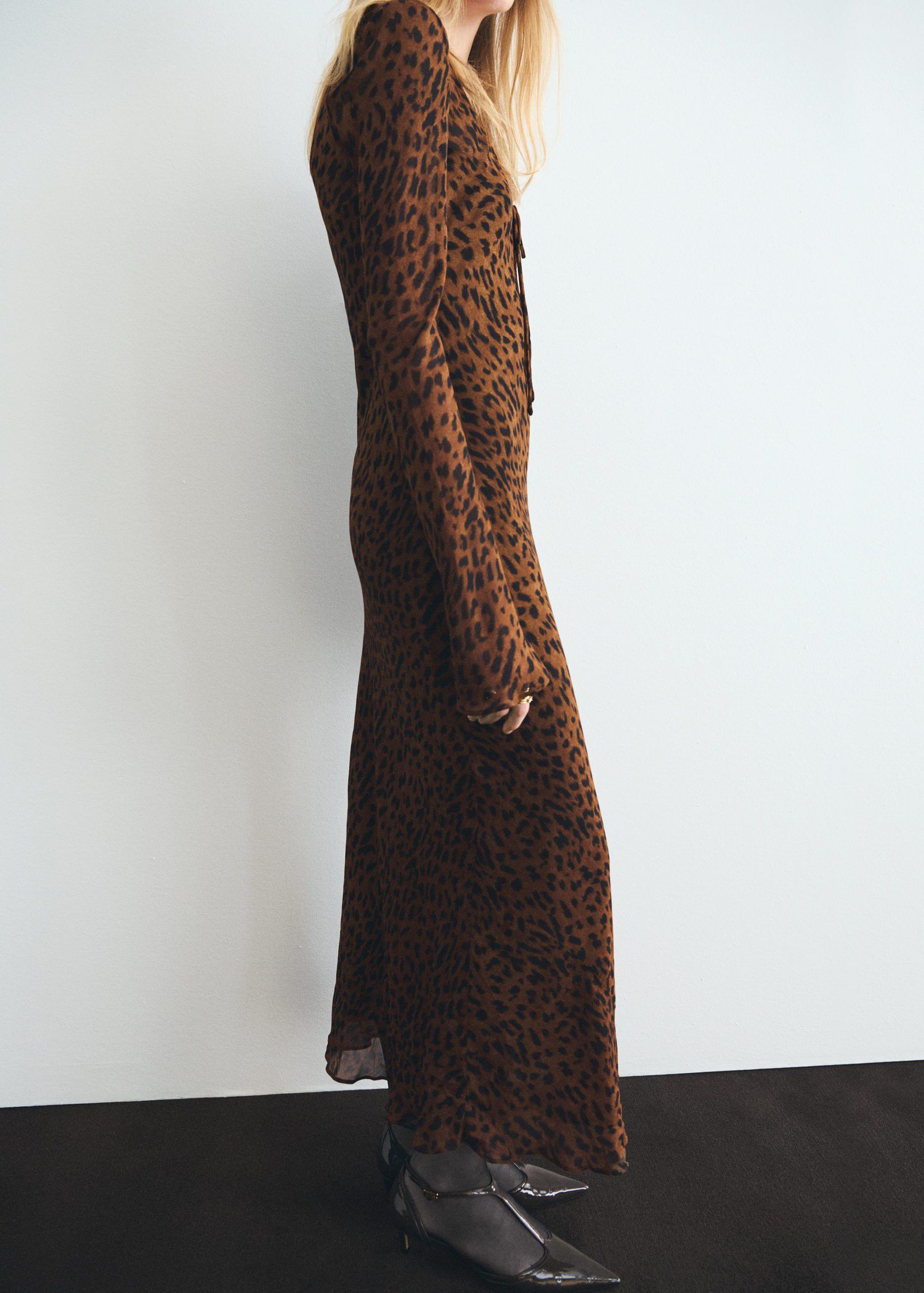 Long-sleeved leopard-print dress