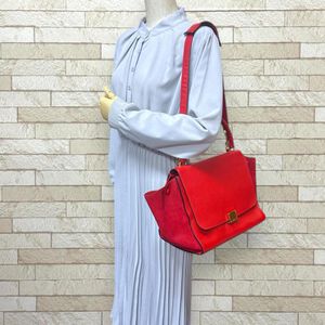 C&eacute;line Trapeze