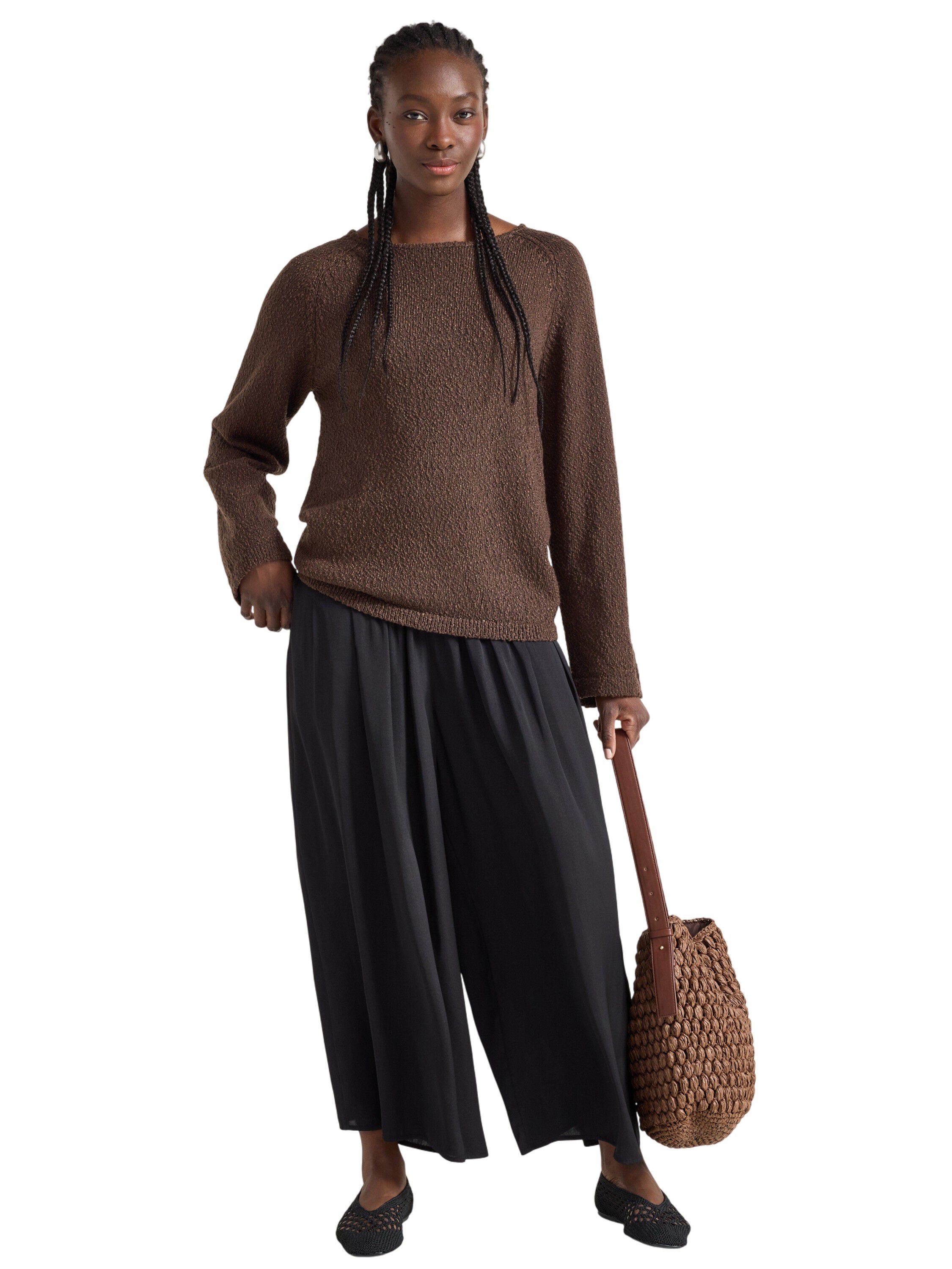 Komfortable bukser med vid, b&oslash;lget