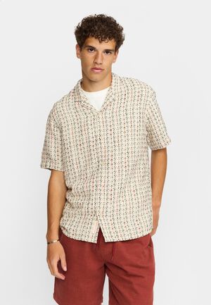 Short-sleeve shirts