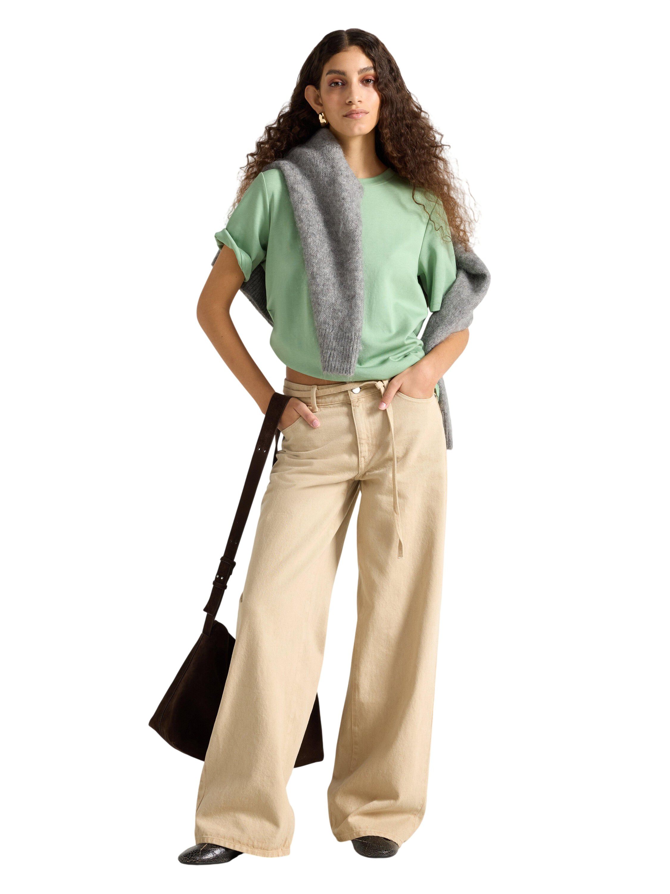 Kort&auml;rmad t-shirt i en n&aring;got krafti