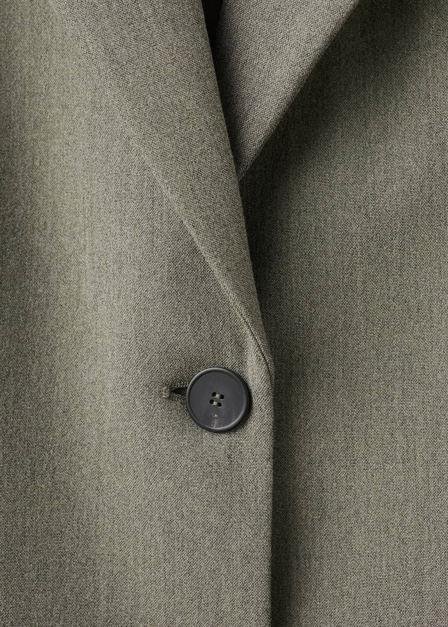 Suit jacket with pockets