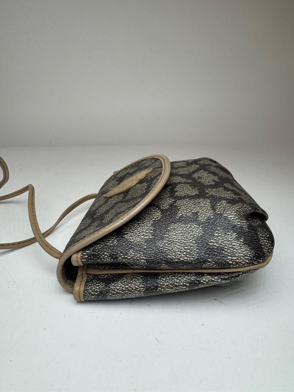 Yves Saint Laurent Shoulder Bag