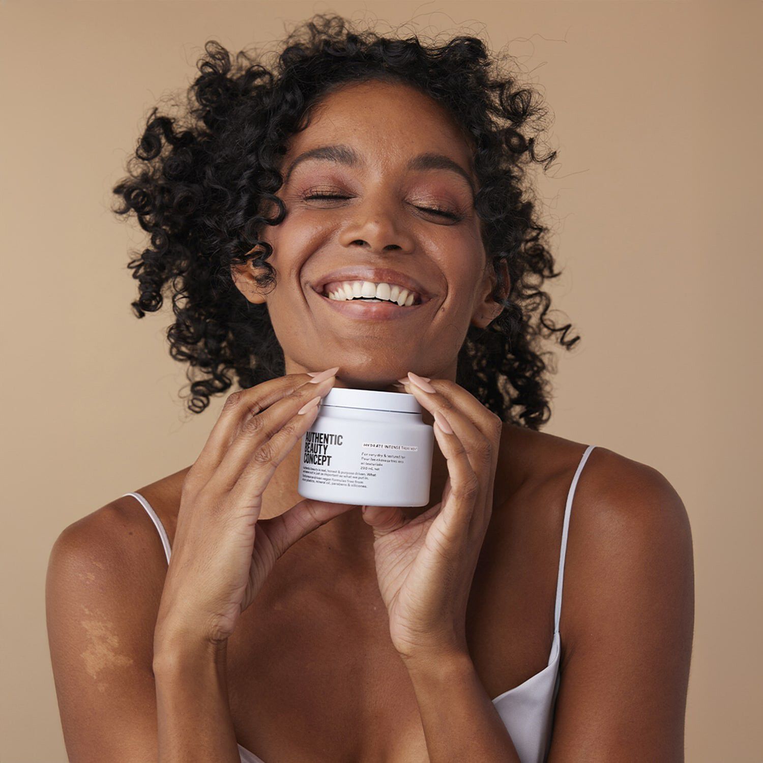 Intense Treatment - &Aring;terfuktande, v&aring;rdande mask som g&ouml;r h&aring;ret l&auml;tt att