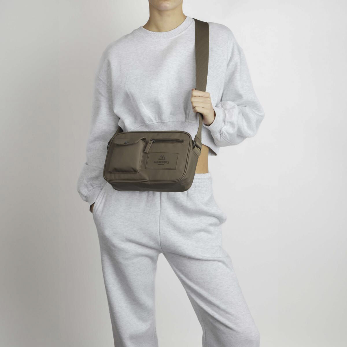 DarlaMBG Crossb. , Monochrome