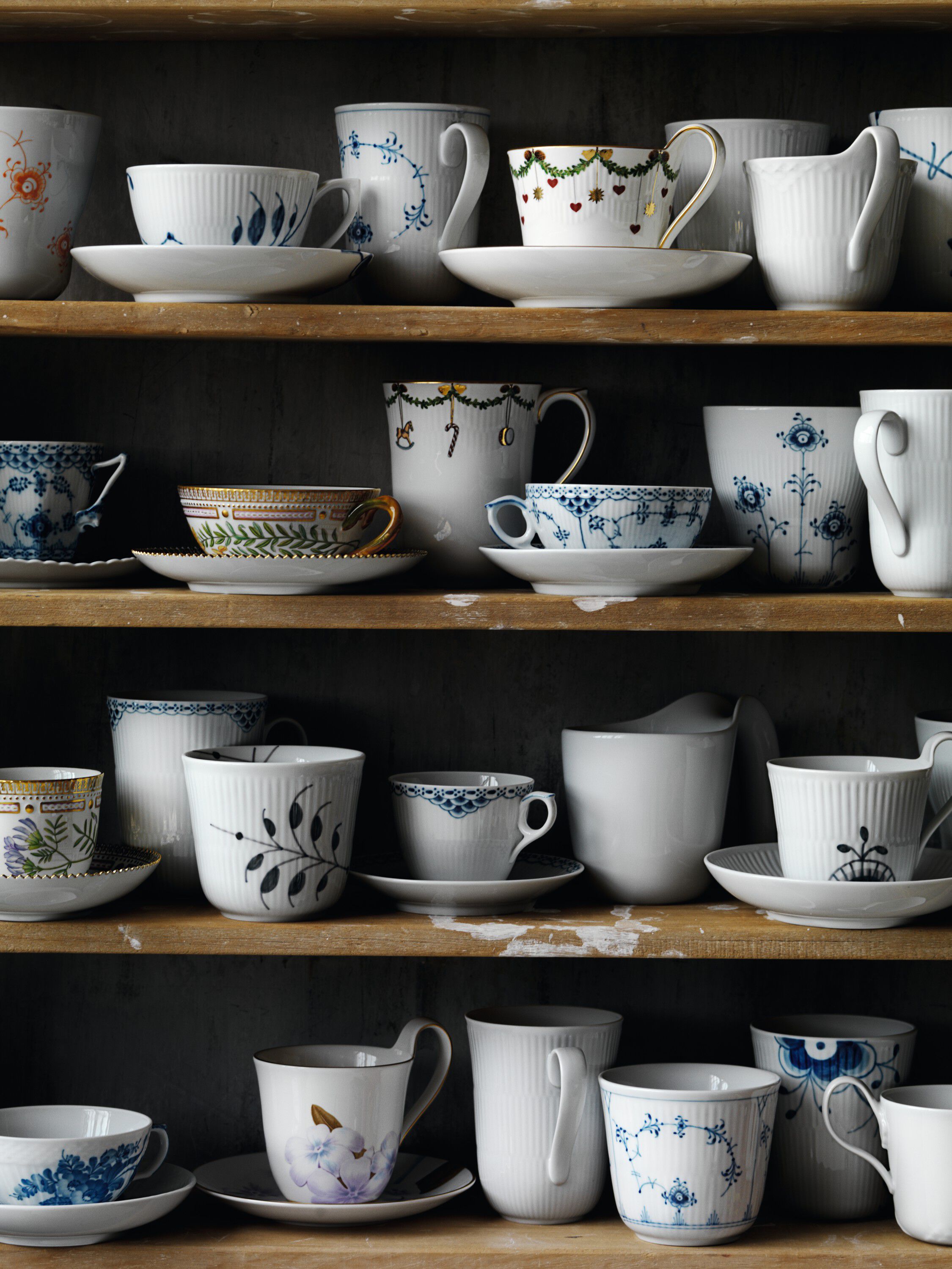 Black Fluted Mega kopp med h&ouml;gt handtag och fat 25 cl dekor nr. 2