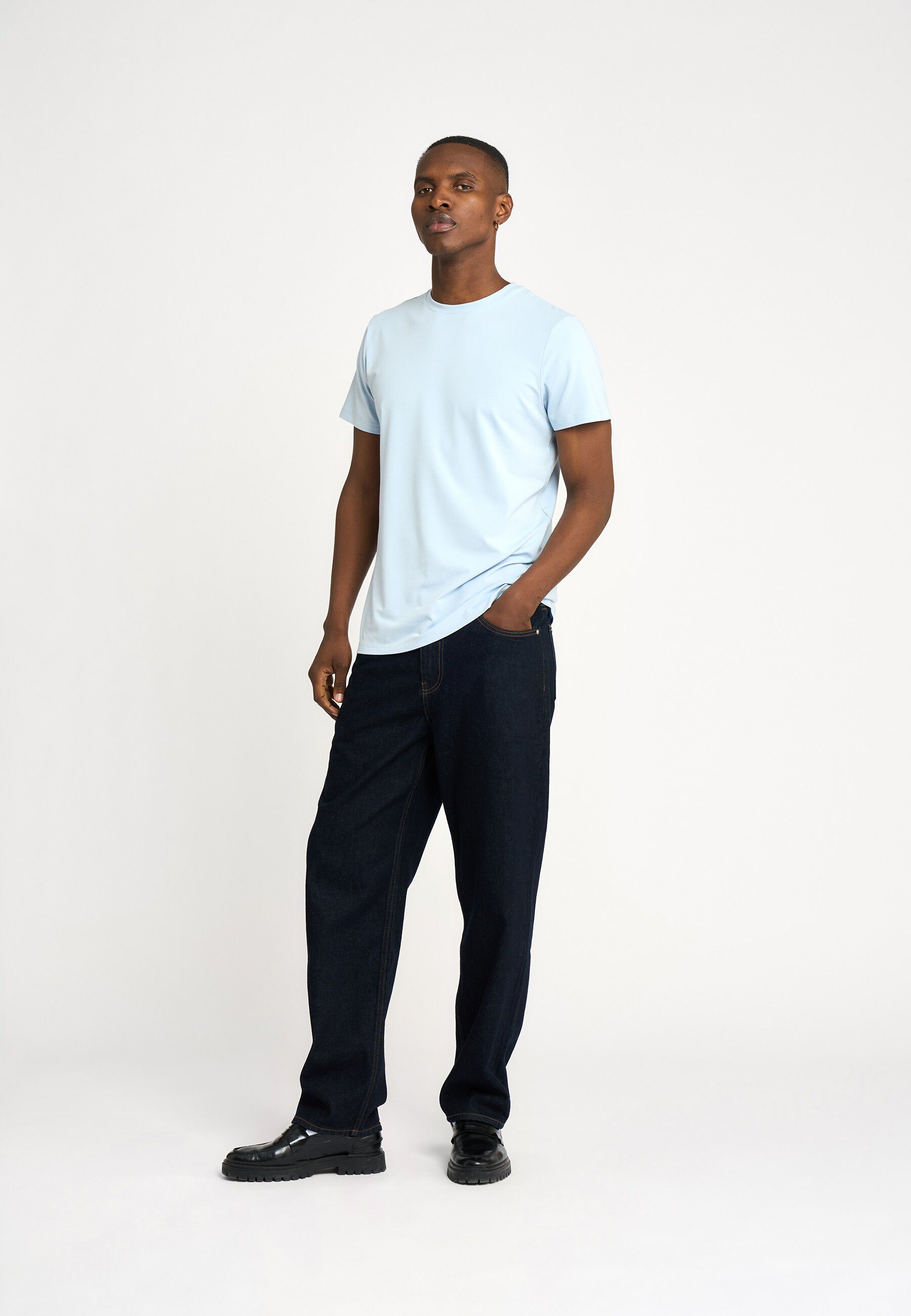 RTOWEN LOOSE FIT JEANS.