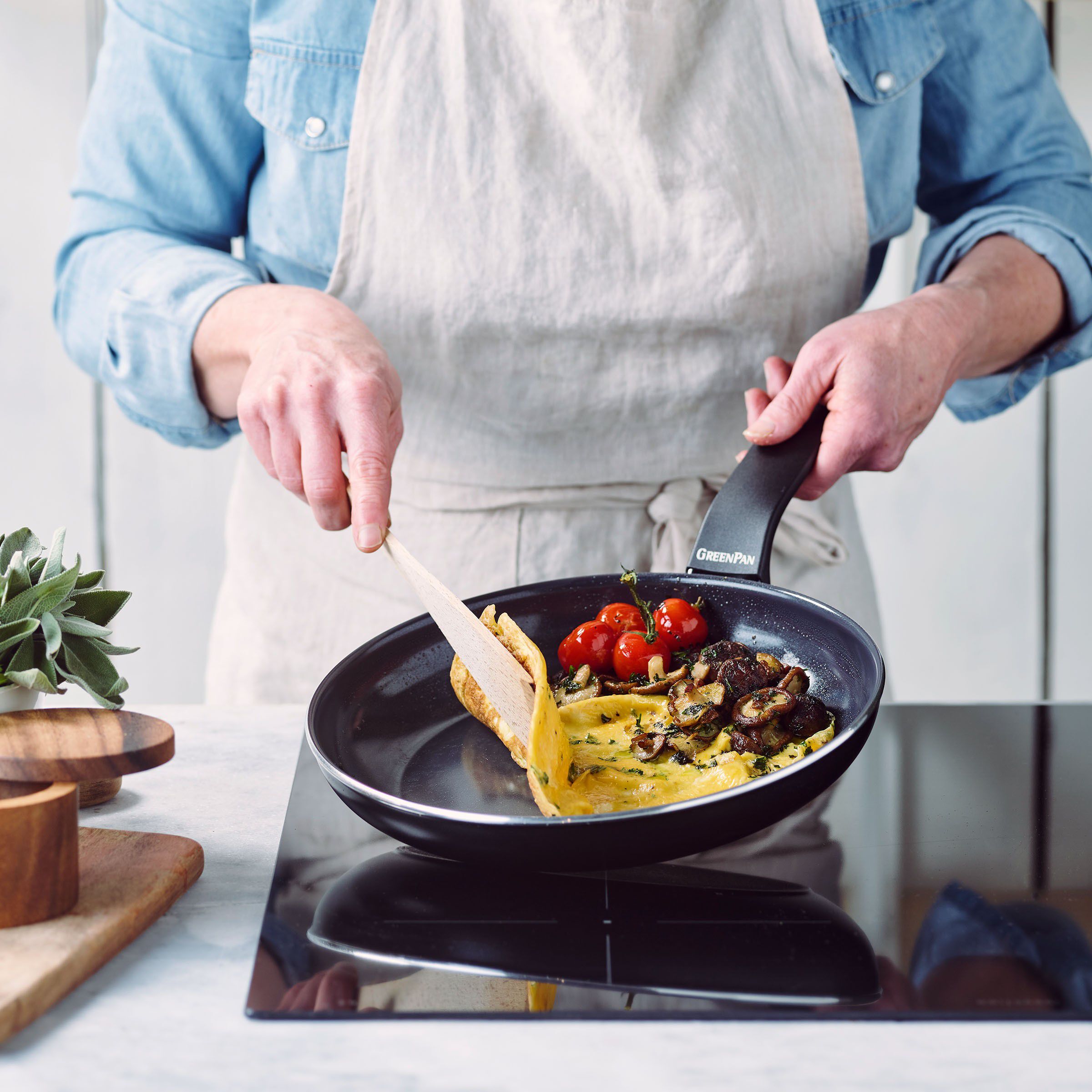 GP-ESSEN FBl Alu Perf-ind opn saucep+2SP 16cm/1. 58L