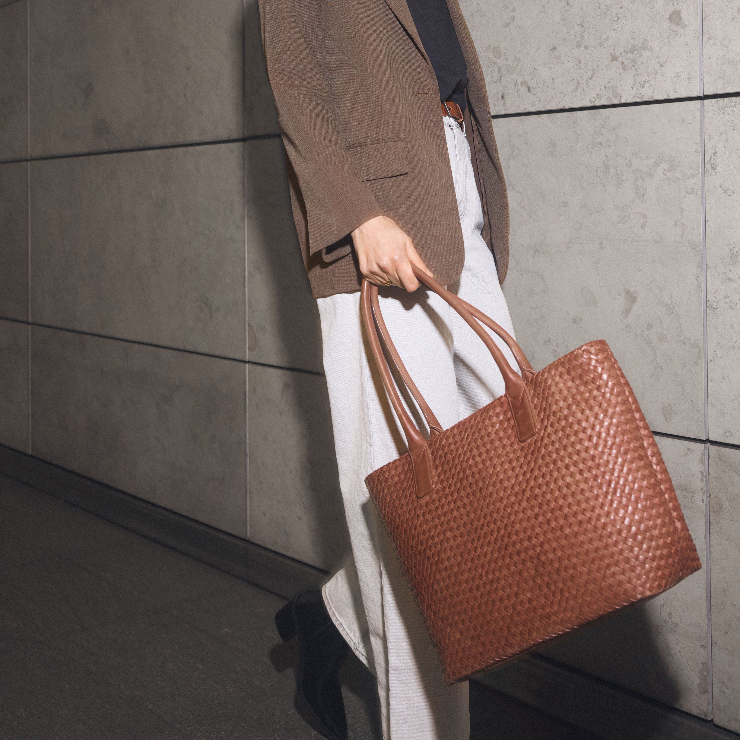 Wrenmbg Shopper, Weave