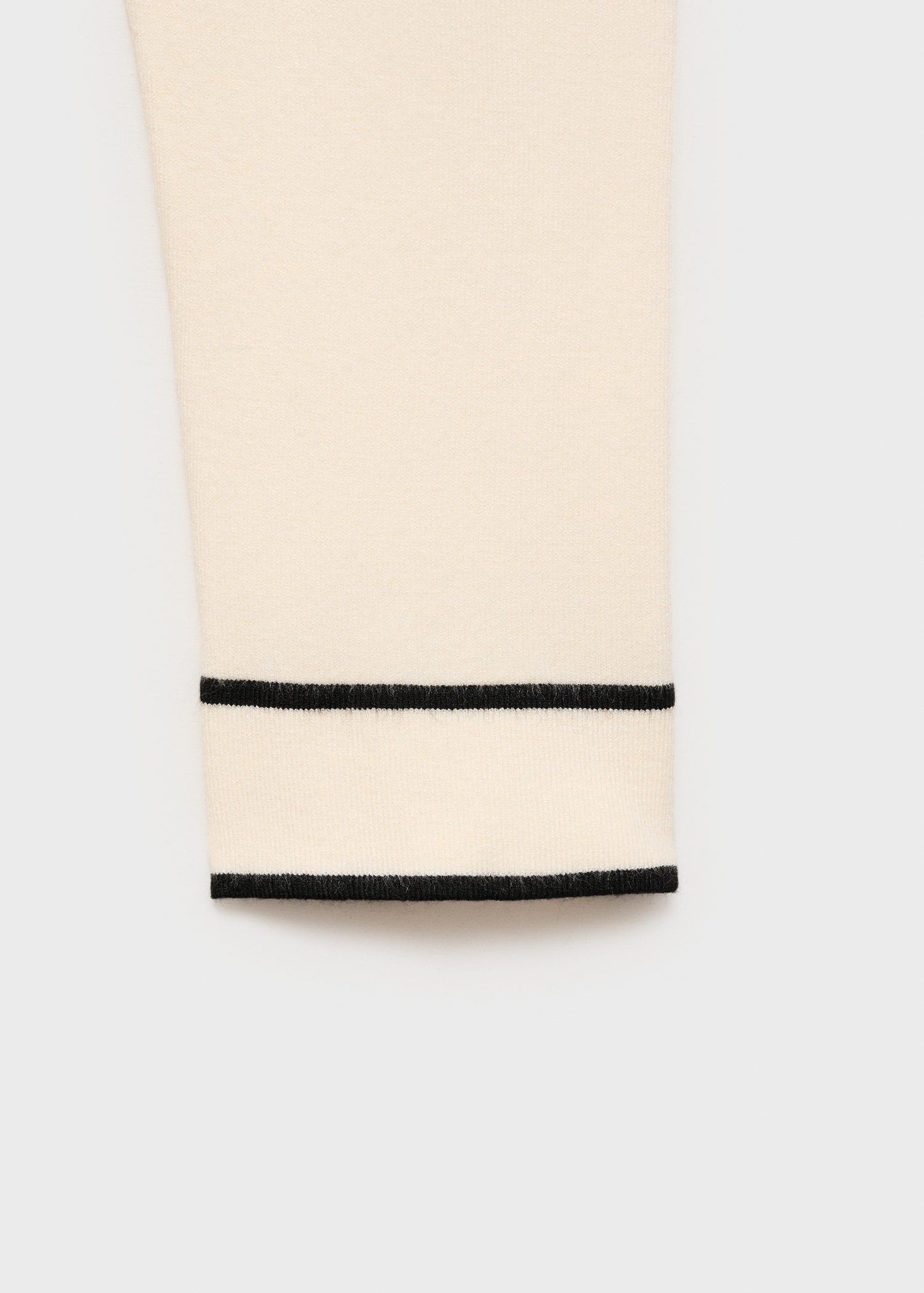 Contrasting V-neck sweater