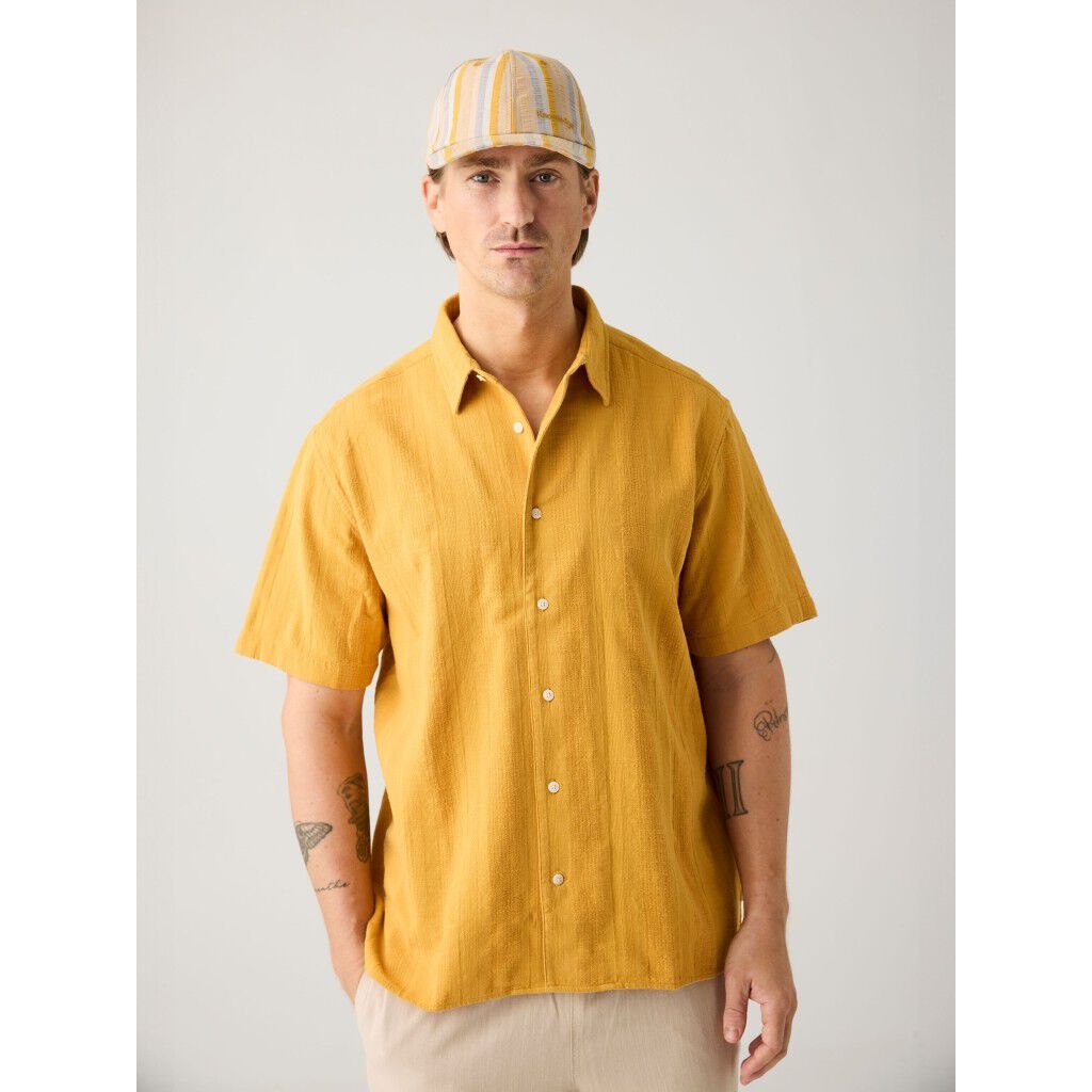 Relaxed structure short sleeve shirt