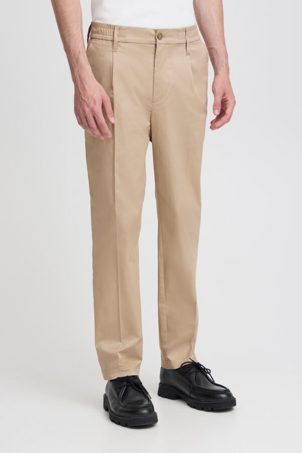 CFMARC performance pants with pleat