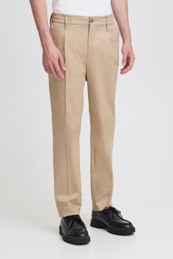 CFMARC performance pants with pleat