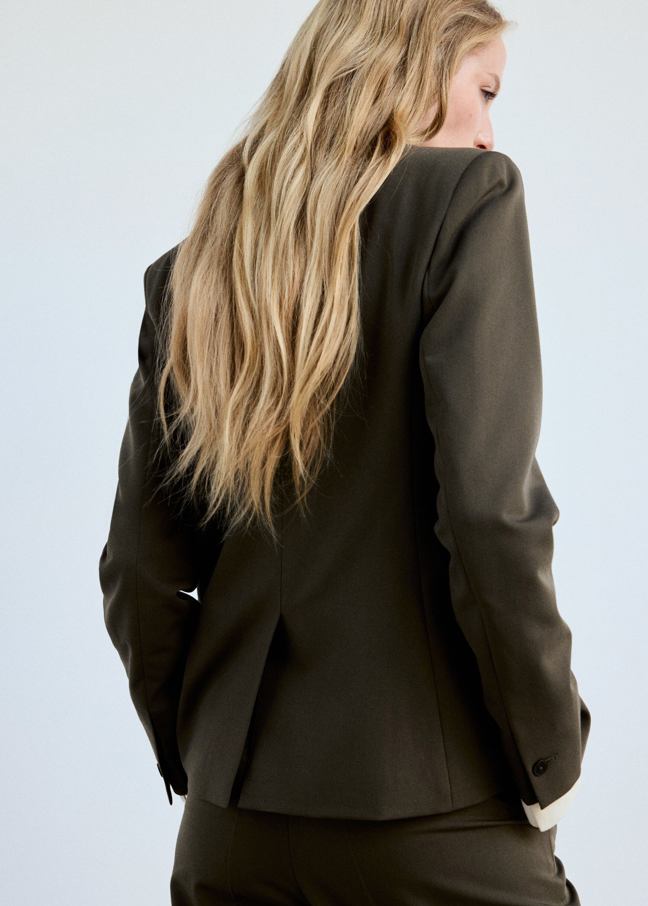 Fitted suit blazer