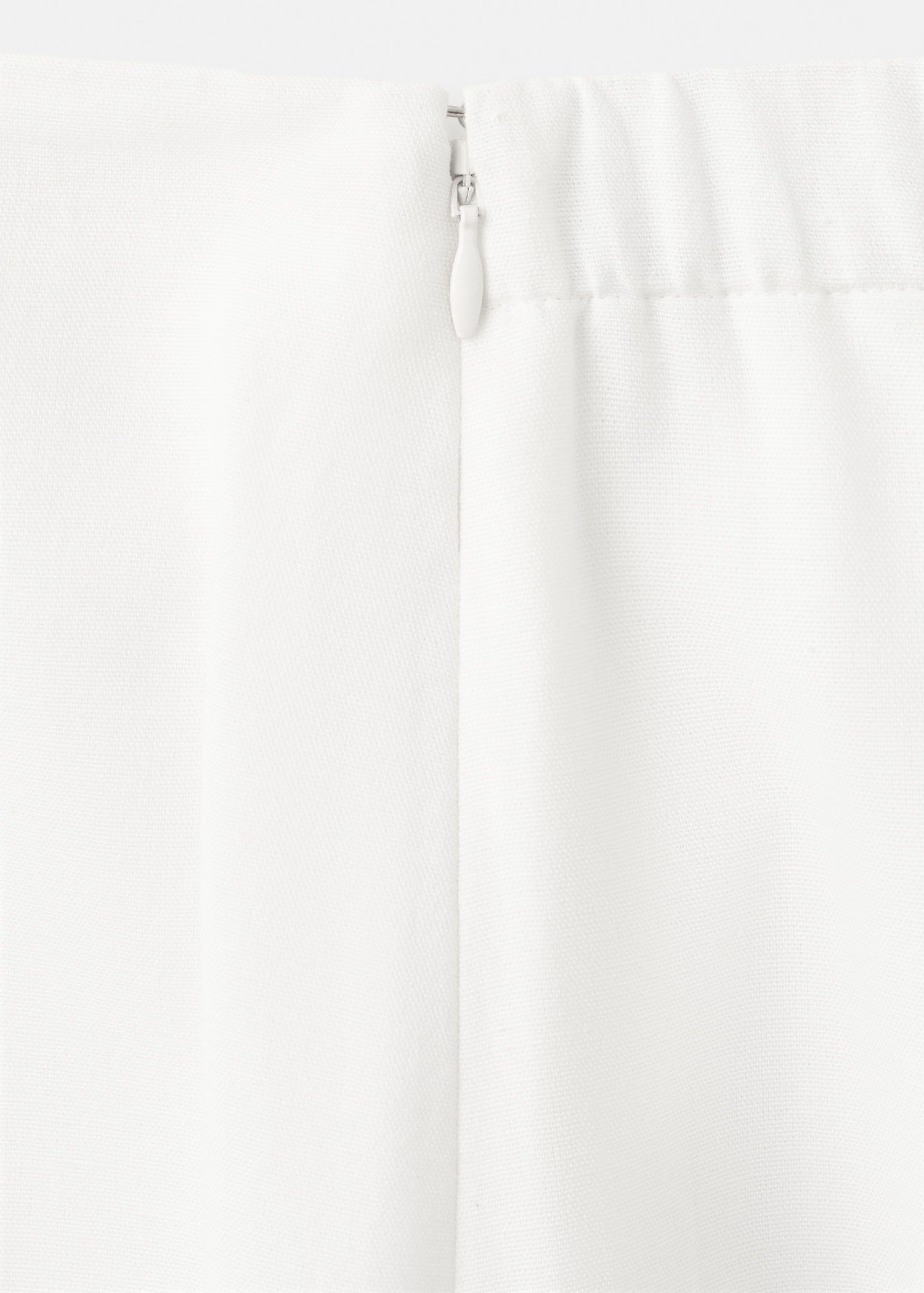 Linen skirt with floral embroidery
