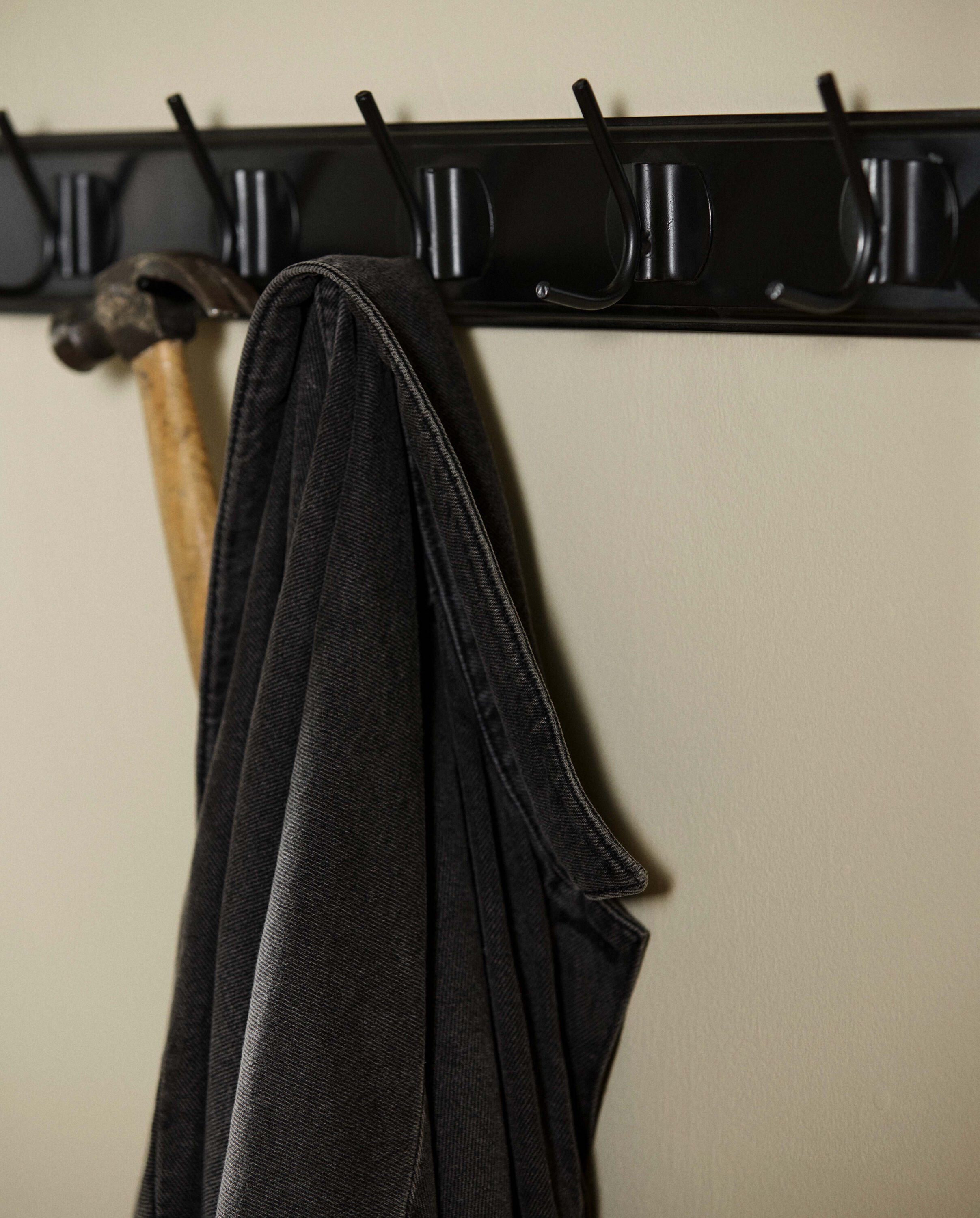 EDGY coat rack, 8 hooks - black w. black finish