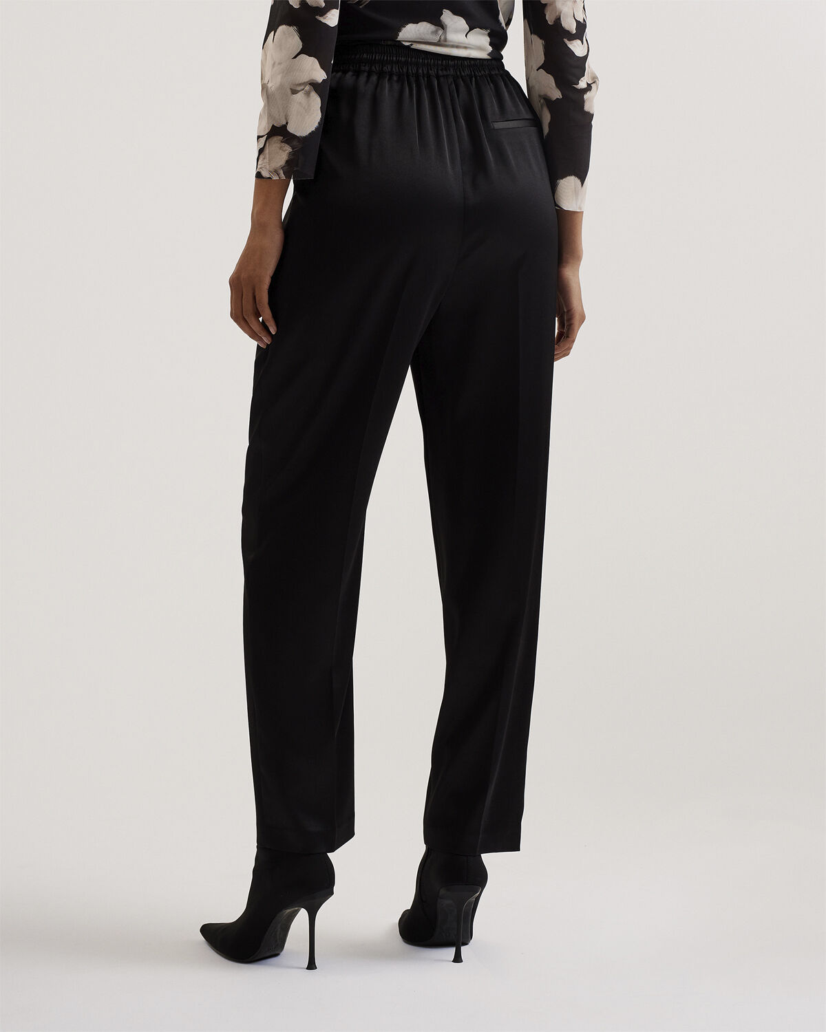 NATORI Slim Cut Jogger