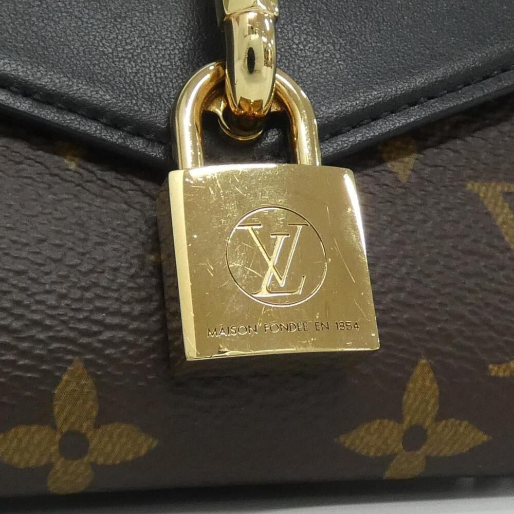 Louis Vuitton Shoulder Bags
