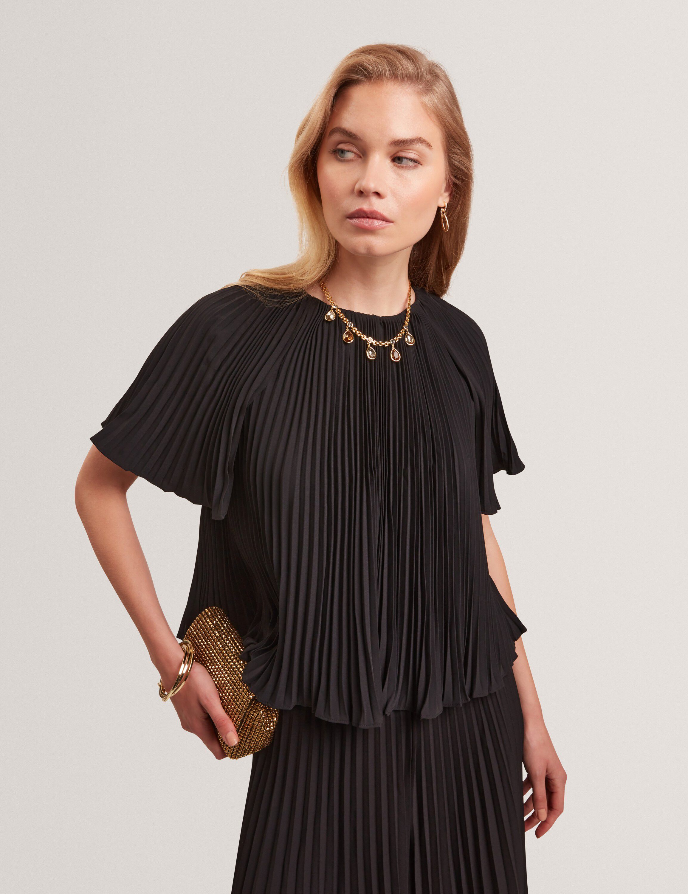 AGARA Crepe Pleated Short Sleeve To