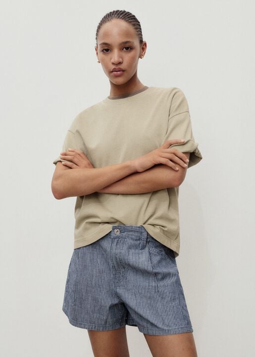 Mid-rise striped denim shorts