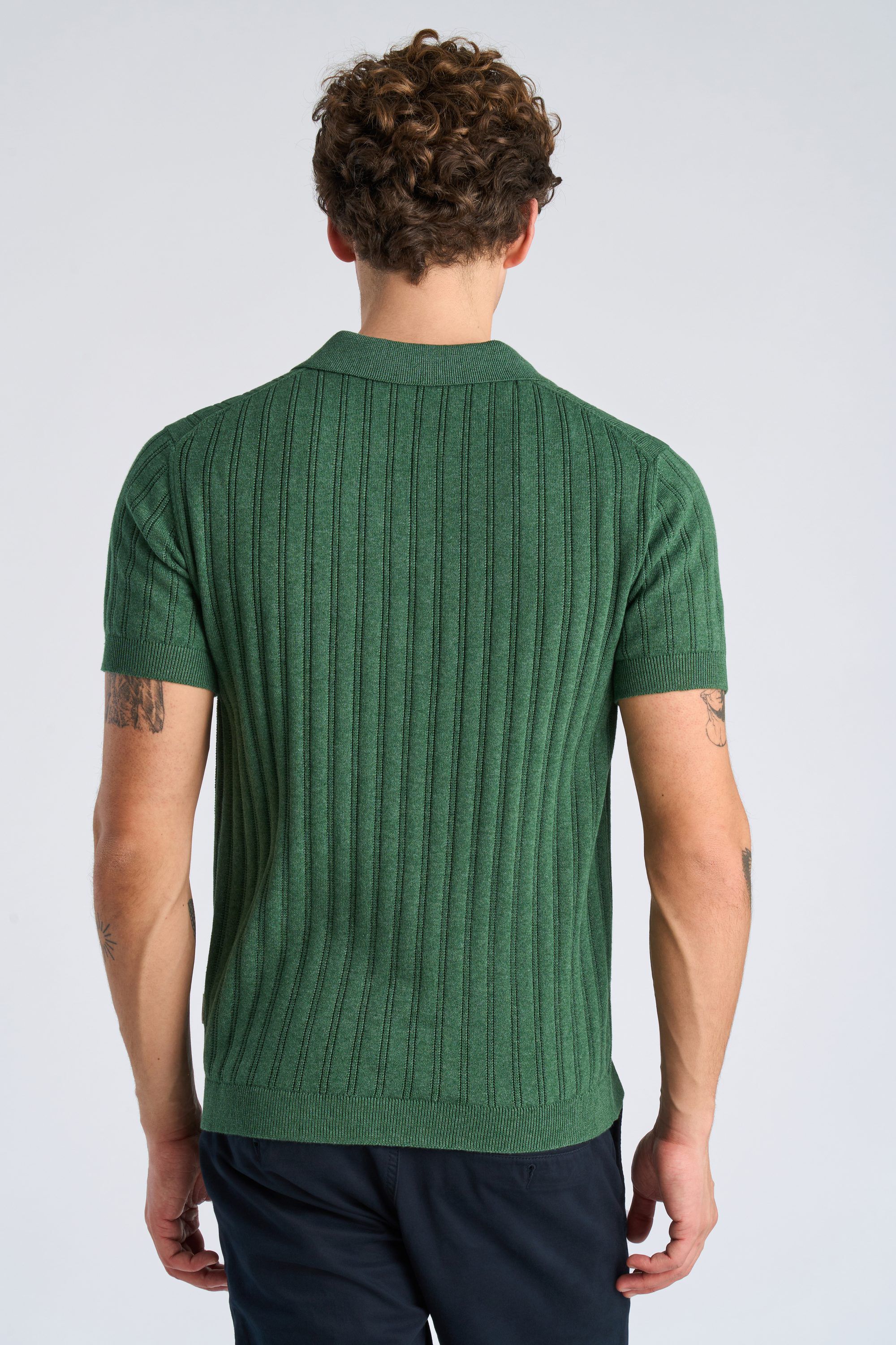 Knitted S/S v-neck polo