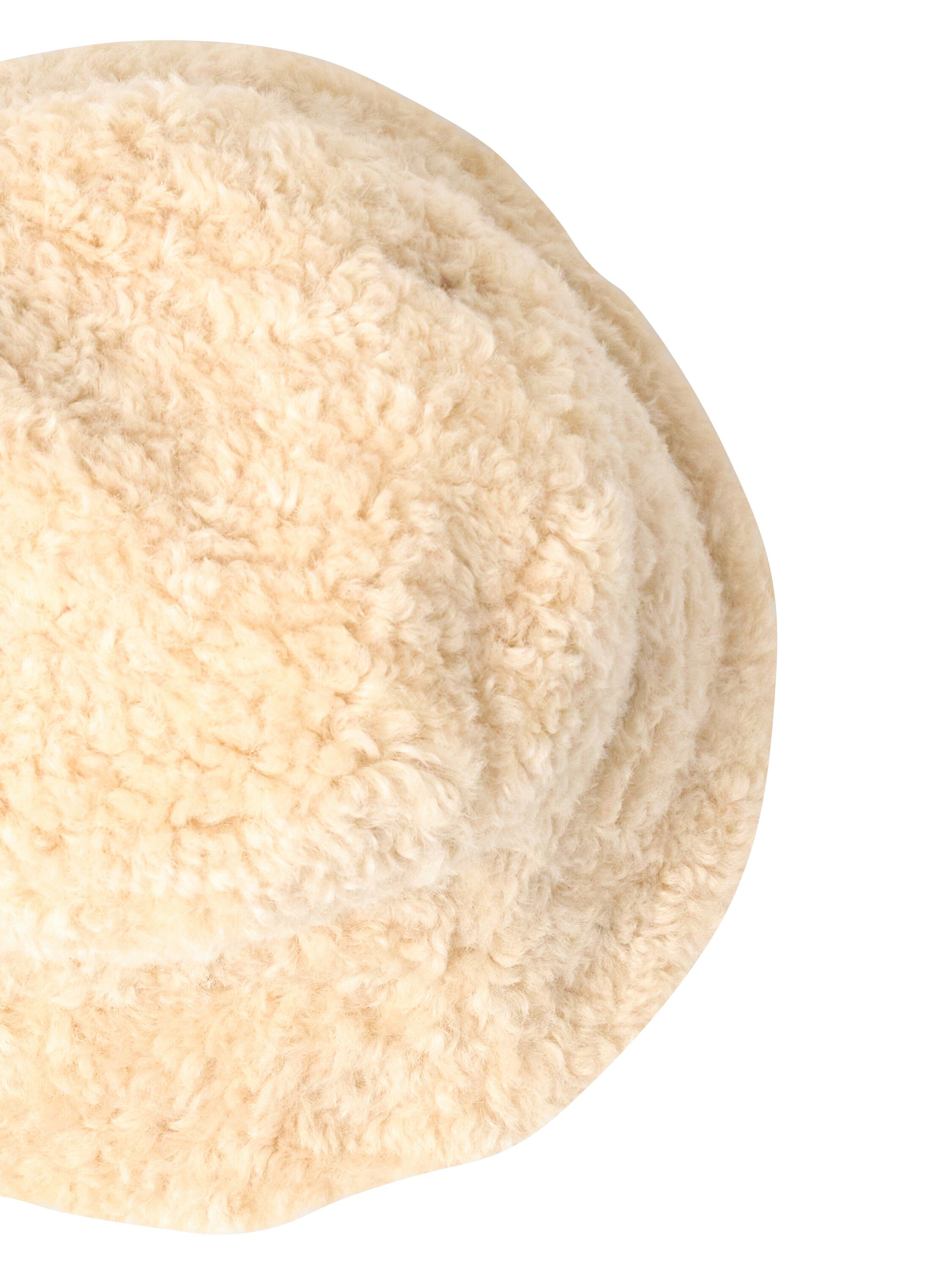 Fluffy bucket hat in soft faux fur.