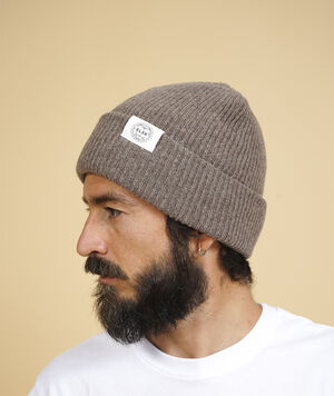 GLOBE STATEMENT BEANIE