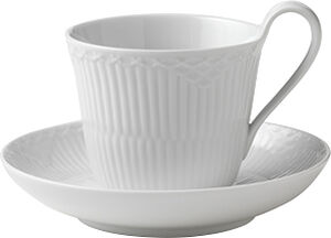 White Fluted Half Lace kopp med högt handtag och fat 25 cl