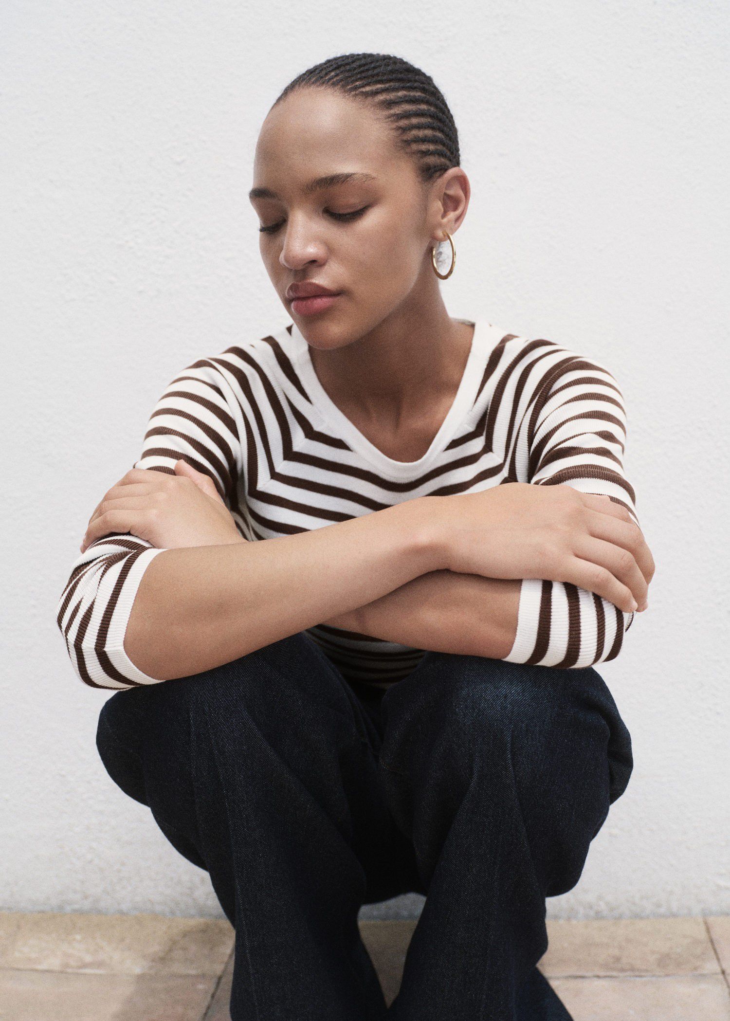 Long-sleeved fine-knit sweater