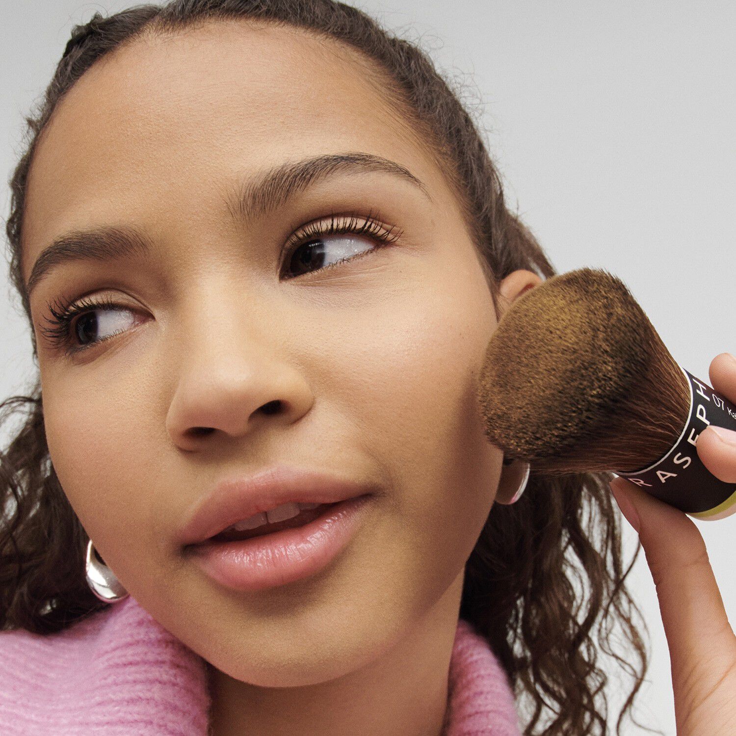 07 Kabuki brush - Intuitiv applicering med perfekt finish