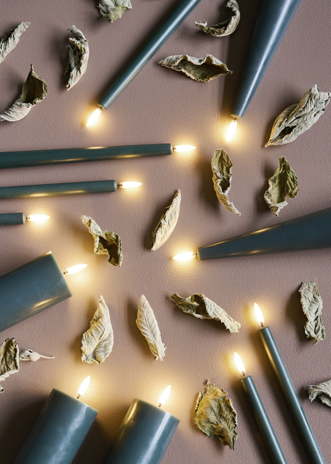 Giftbox w. spike, remote, LED pillar candle, Pine green, Smo