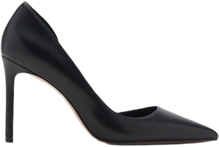 Asymmetrical heeled shoes