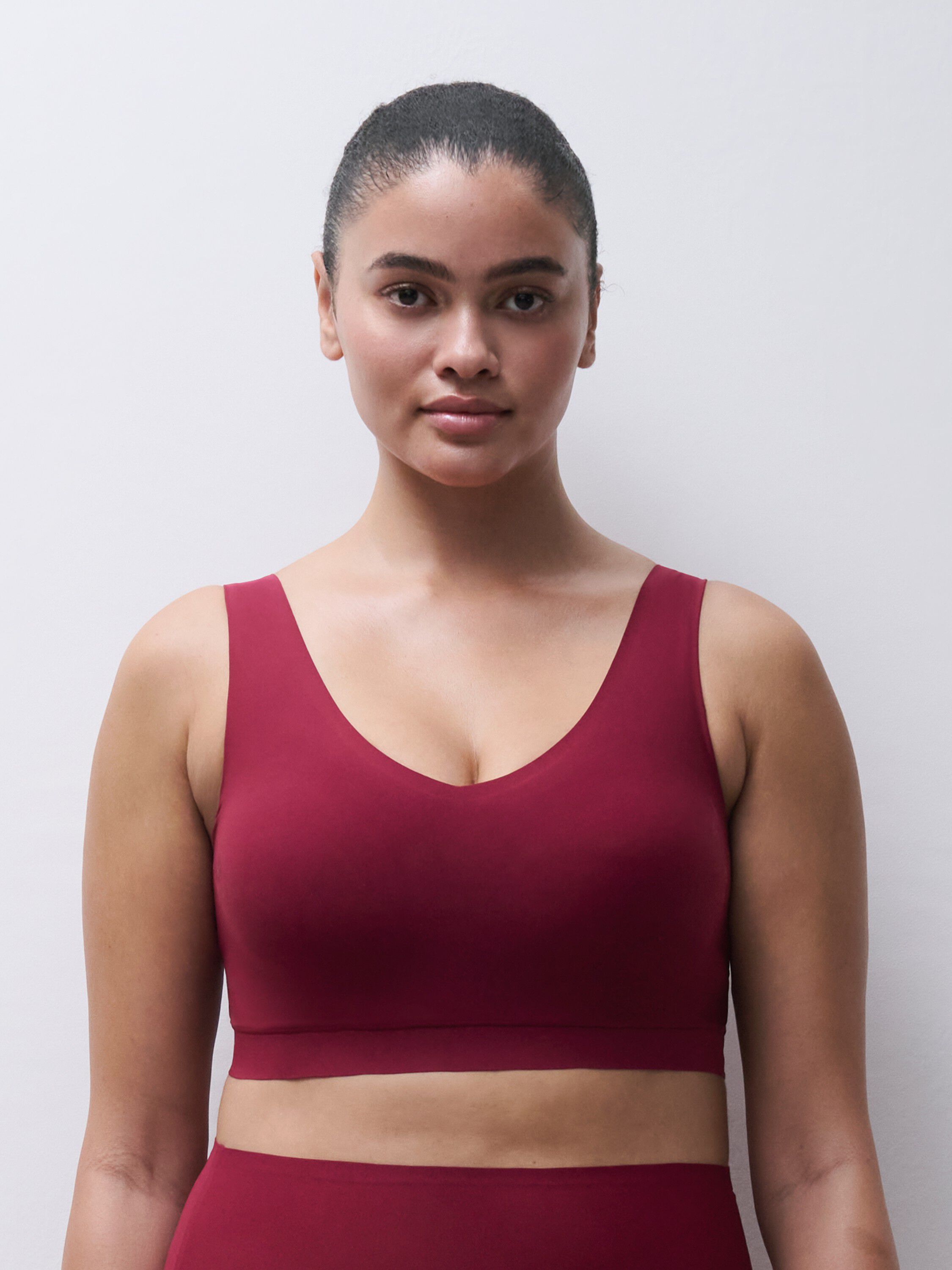 Softstretch Wirefree padded v-neck