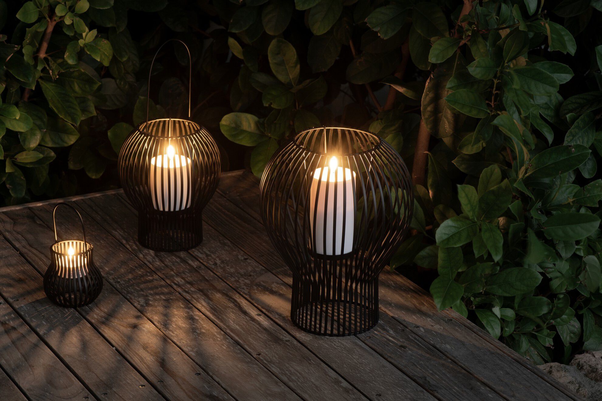 UPSIDE DOWN lantern, outdoor, medium, black