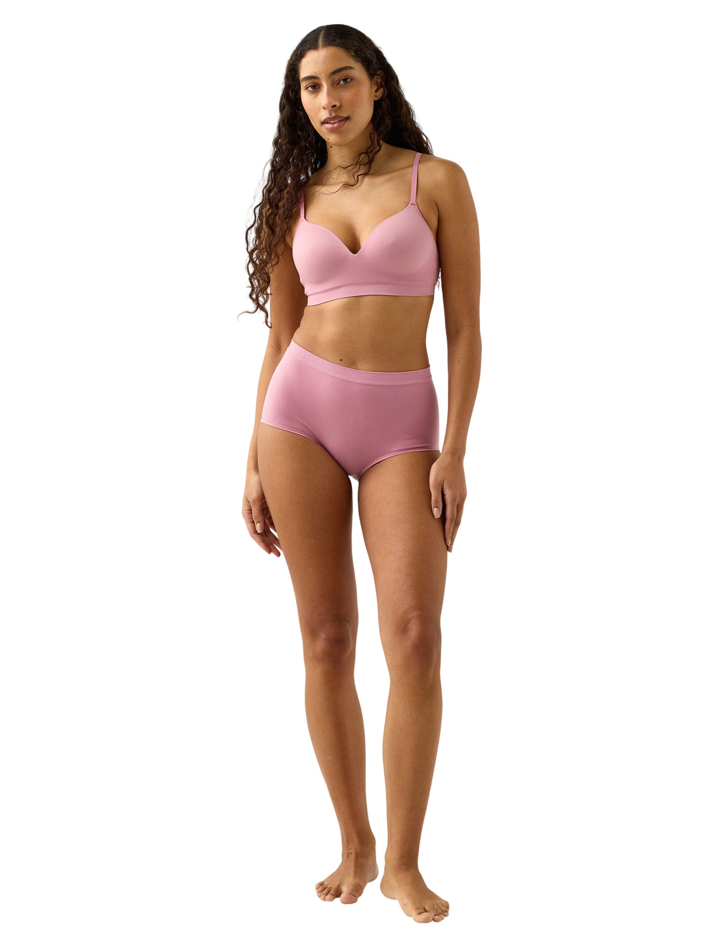 Soft, stretchy briefs with high wai