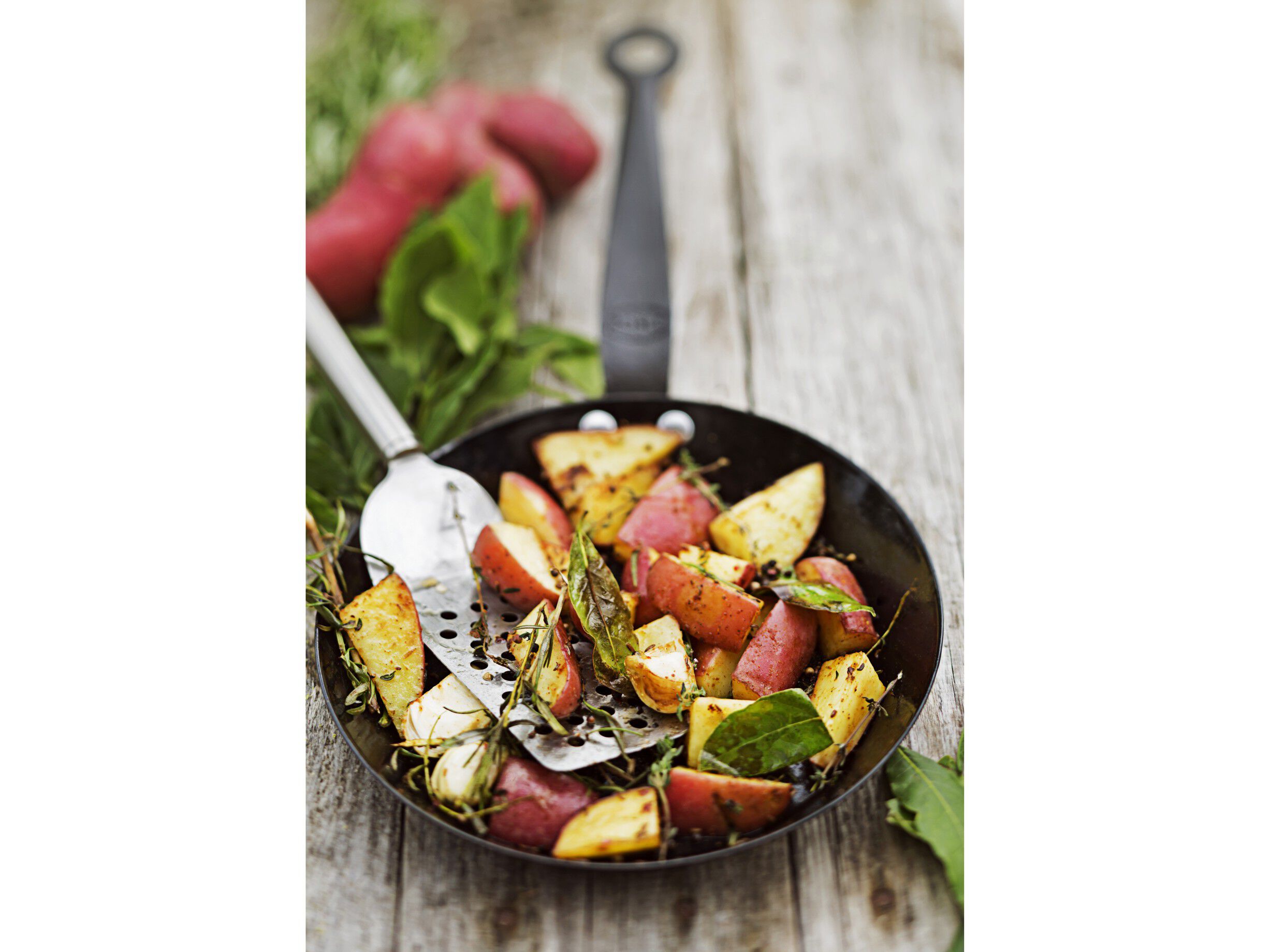 Palett med h&aring;l, vinklad 32 cm St&aring;l