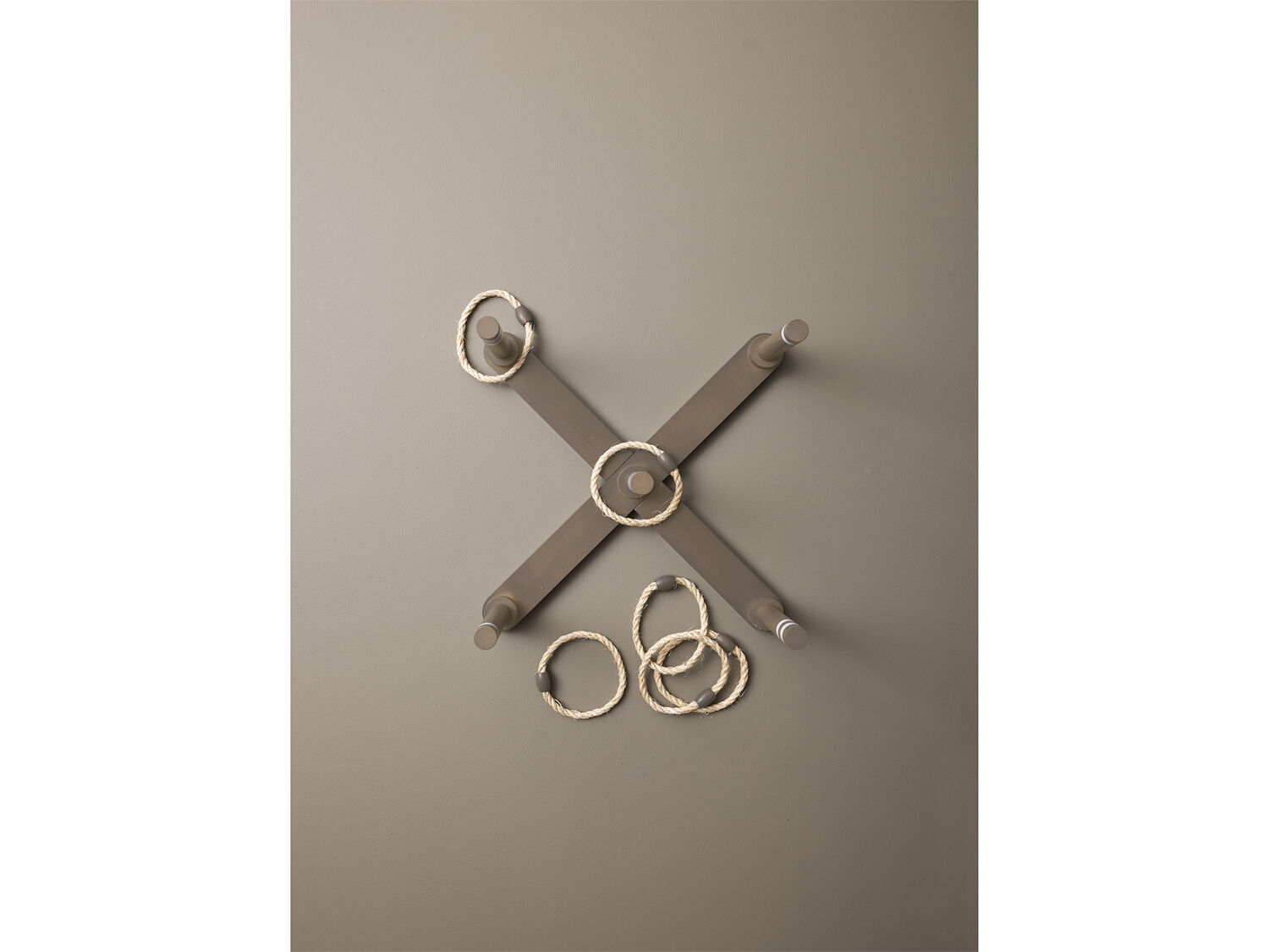 Ringspel 62 x 62 x 25 cm Gr&aring;/Brun Gummitr&auml;