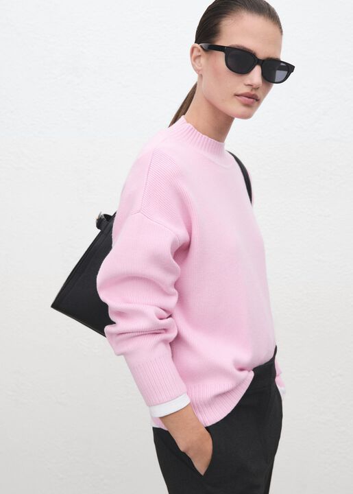 High collar sweater