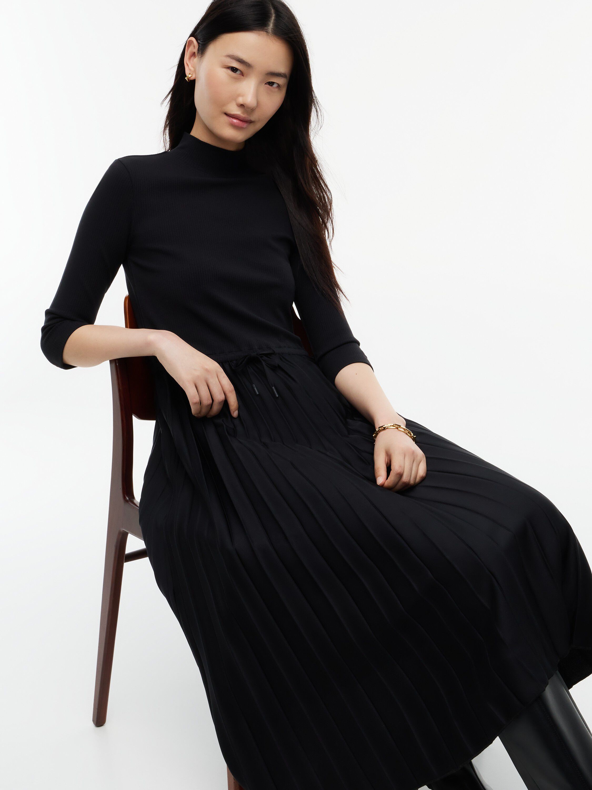 Ribbed Pleated Slim Midi Dress