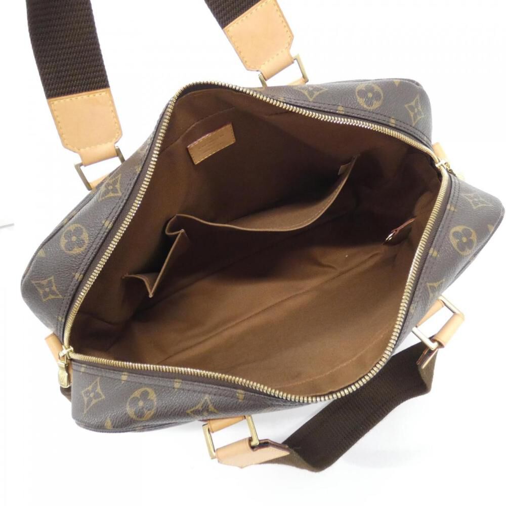 Louis Vuitton Shoulder Bags