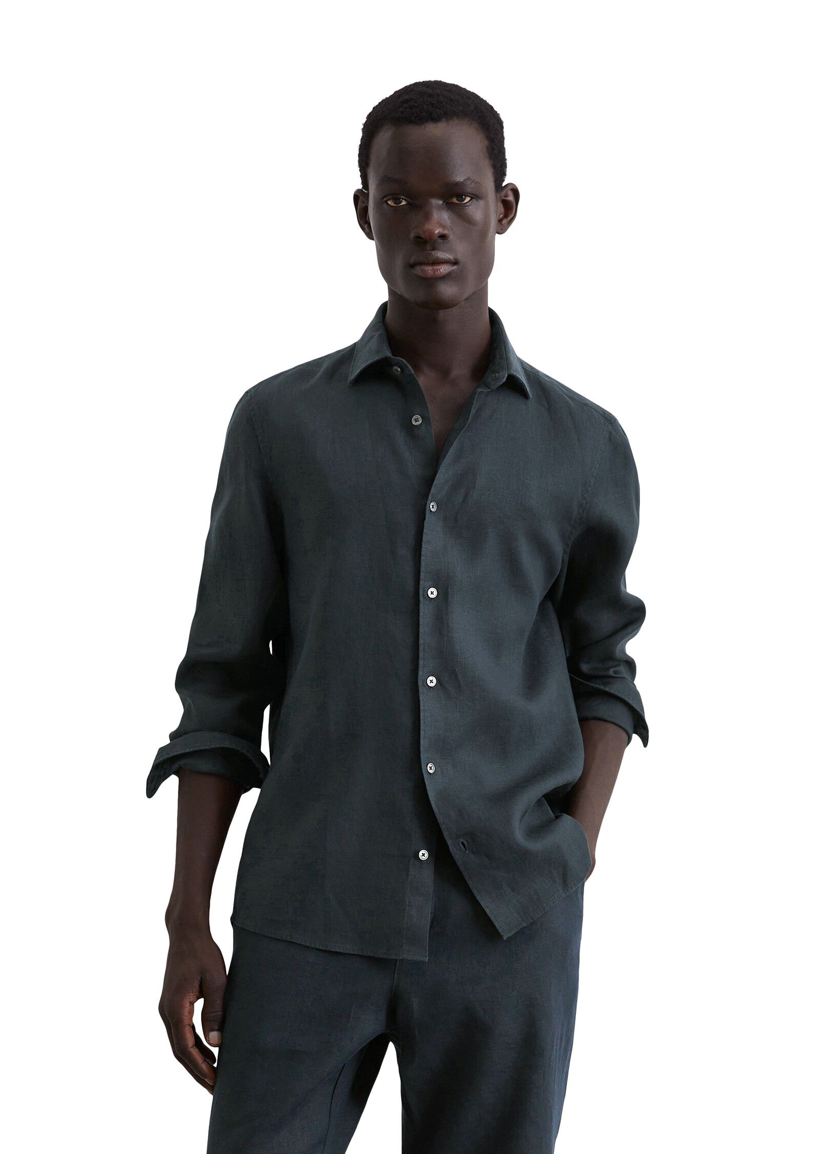 Spread collar, long sleeve, round h