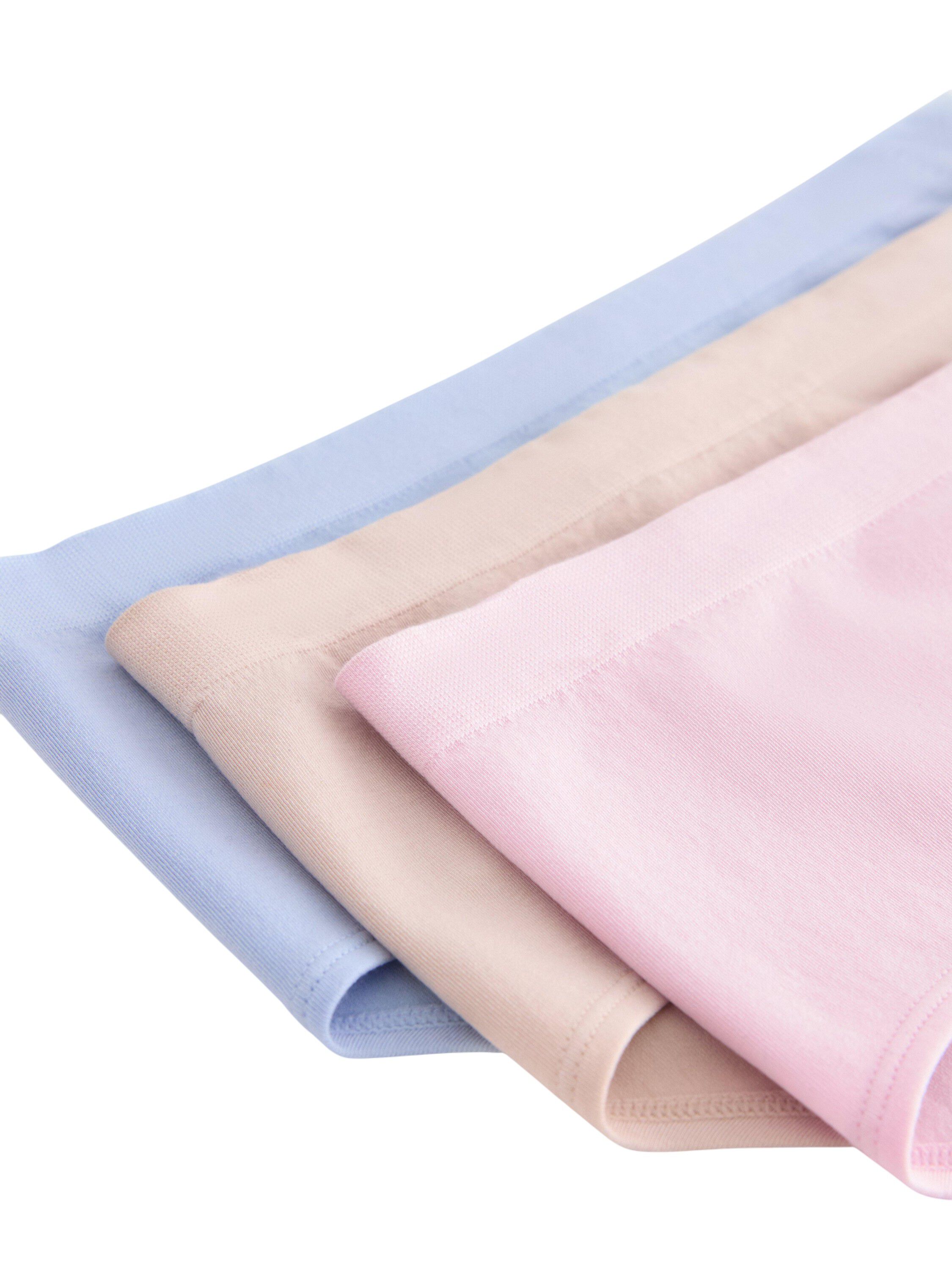 Soft, stretchy briefs with regular