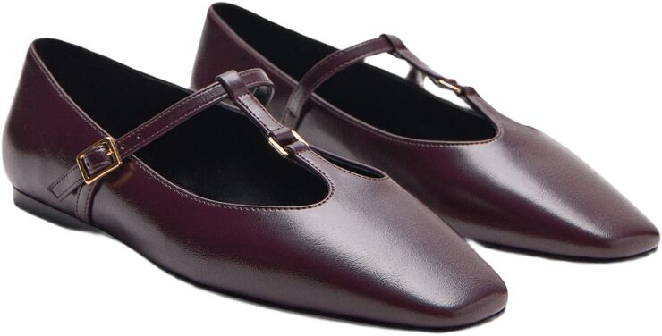 Flat strips shoes
