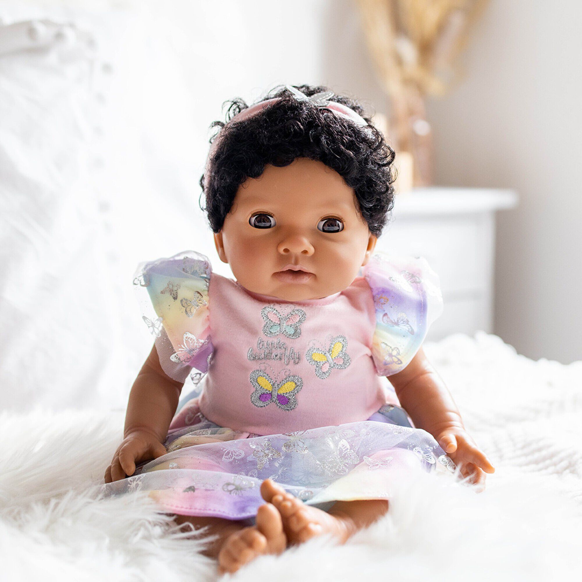 Tiny Treasures Etnisk dukke