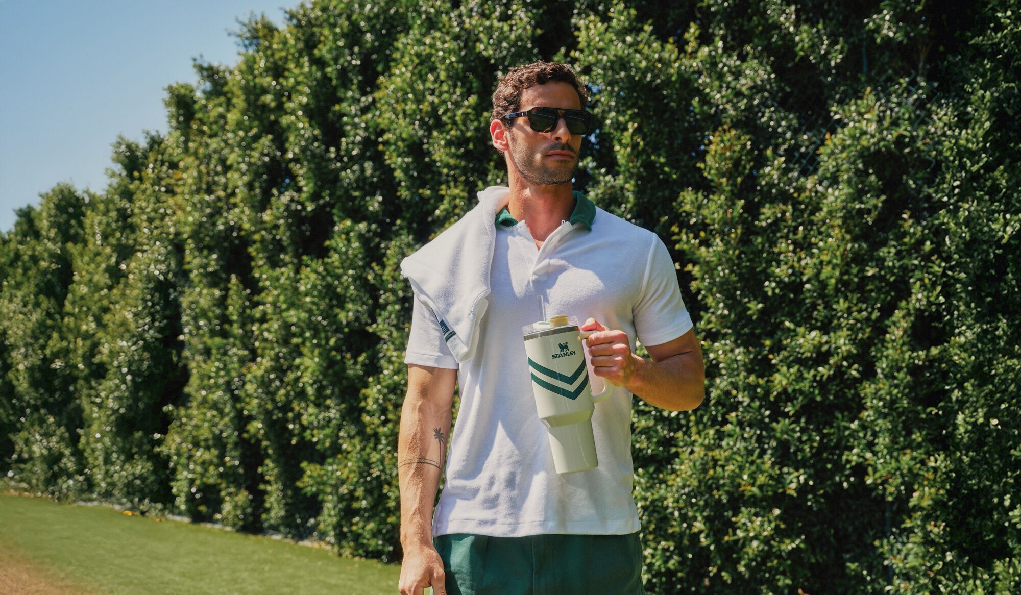 The Quencher H2. O FlowState Tumbler 0. 89L / 30oz COURTSIDE C