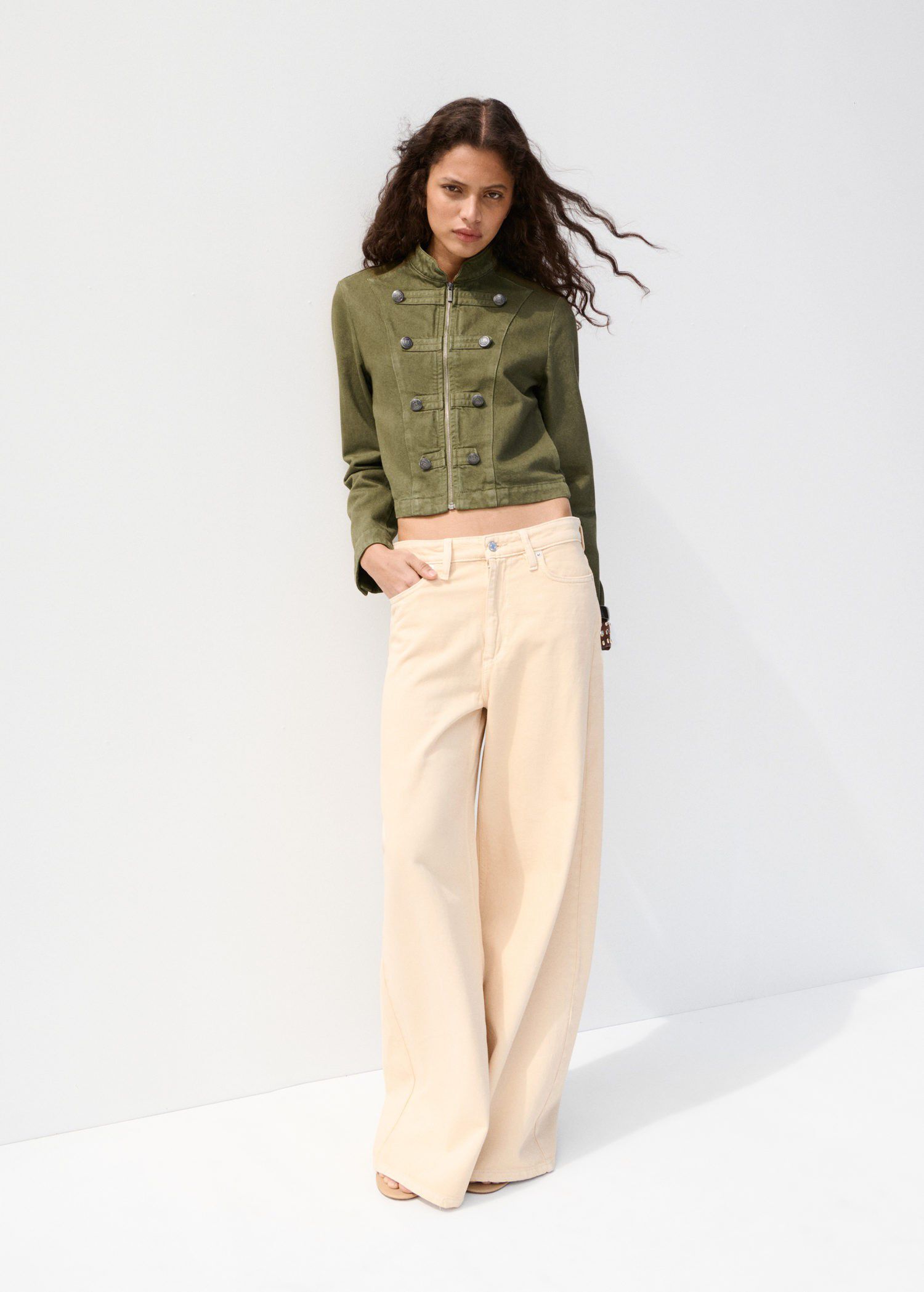 Fitted jacket with band collar