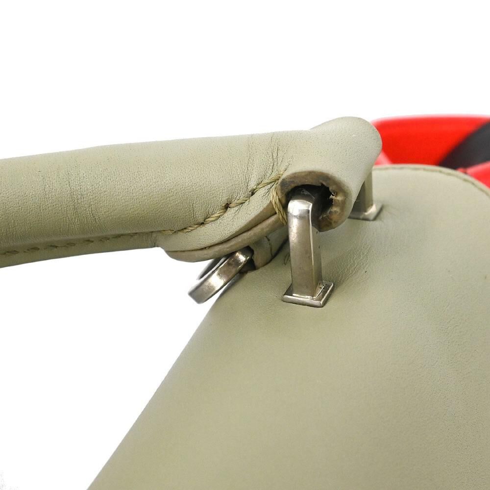 C&eacute;line Trapeze