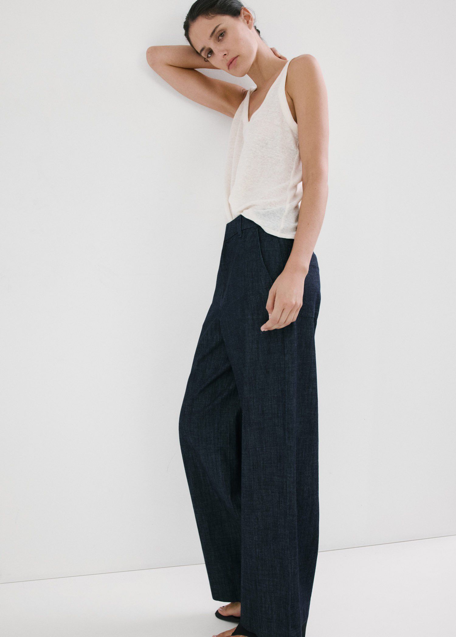 Wide leg mid-rise jeans