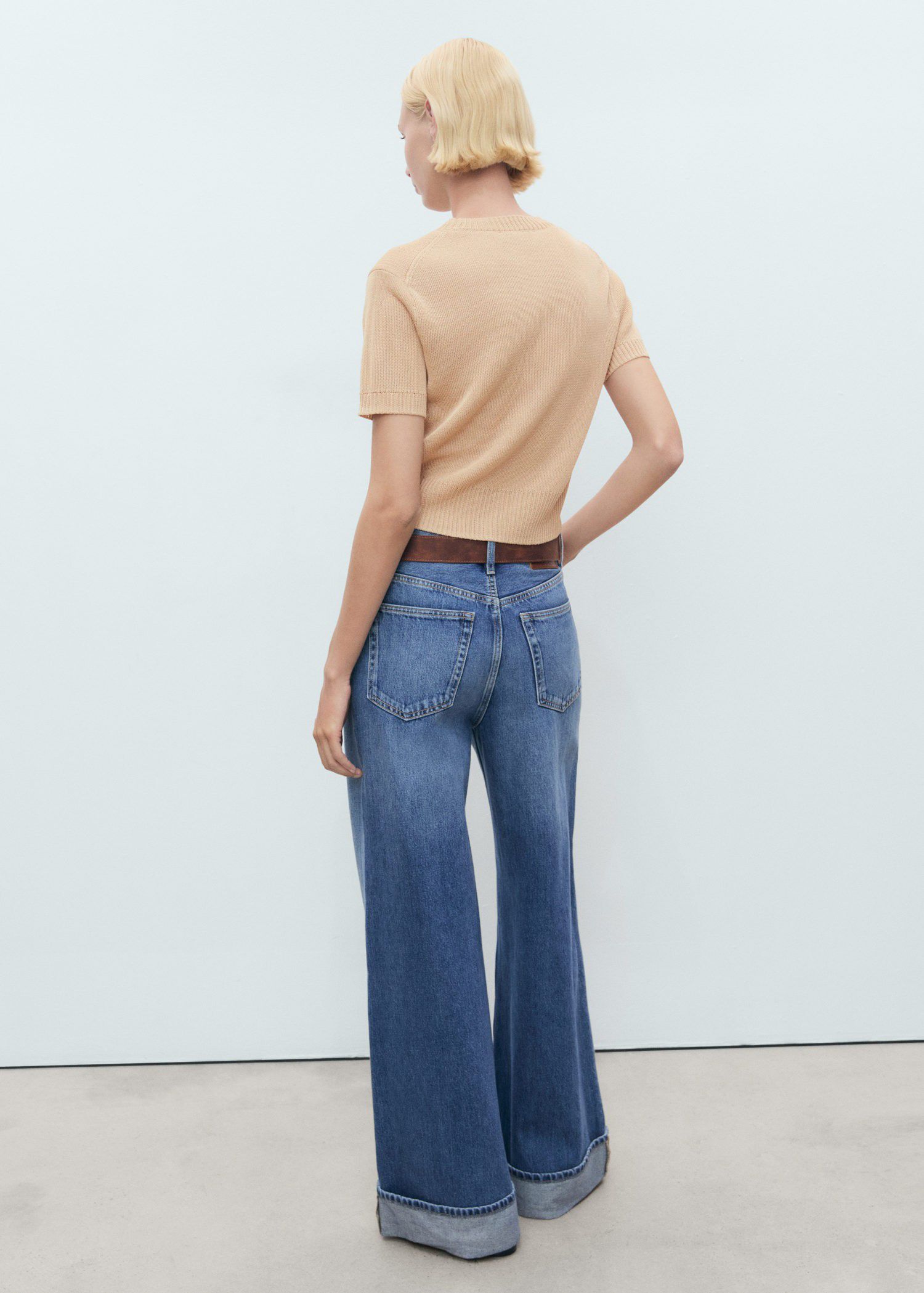 Short-sleeved crop sweater