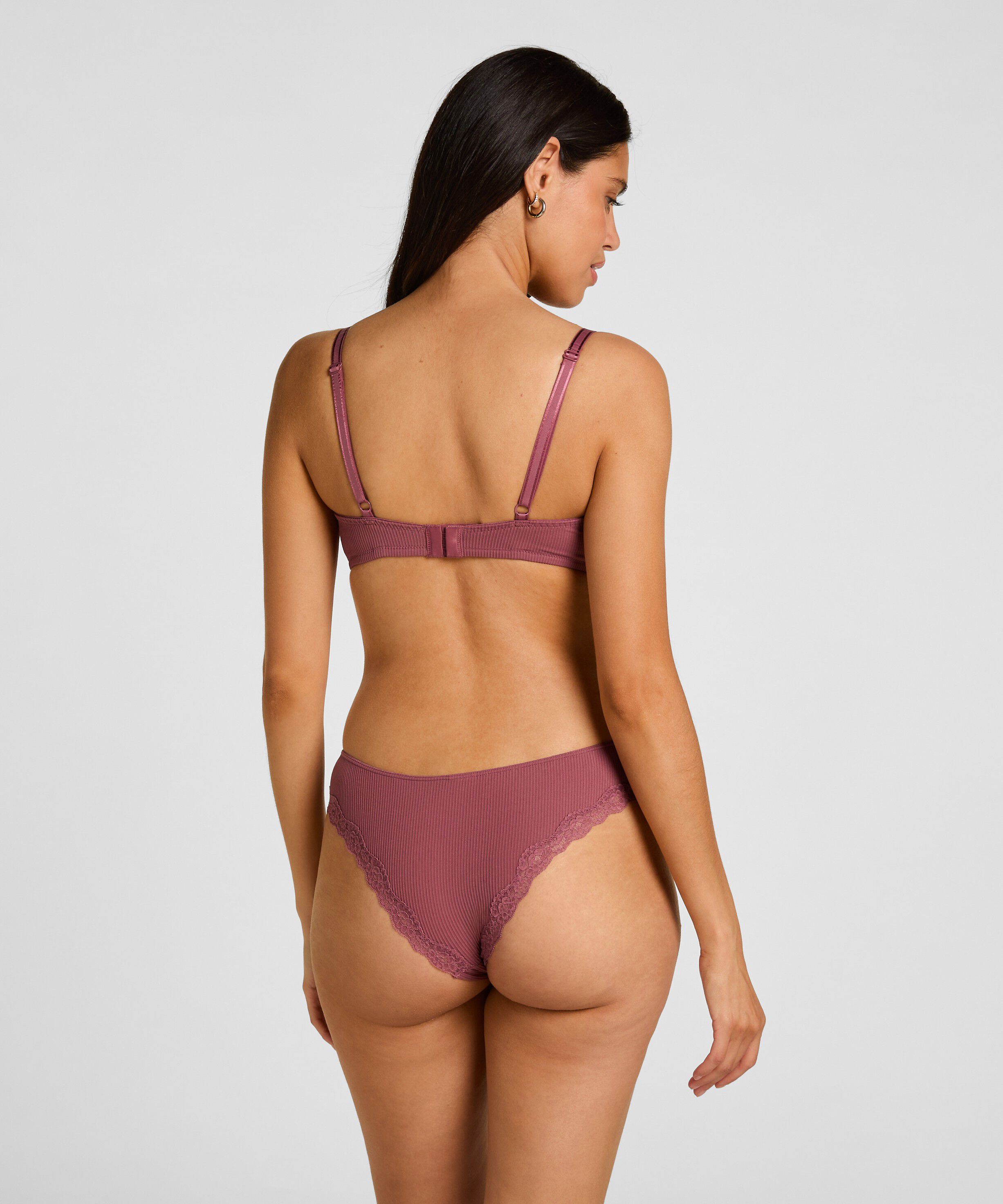Lola Brazilian
